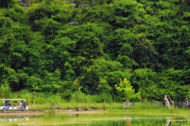 Lan Ha bay - Trung Trang cave - Halong Bay – Hanoi (B, Br)